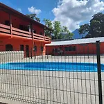 0001.11 - Maranduba - Kitnet Terreo - 4 Pessoas - 2 Quadras Do Mar - Piscina - Wi-Fi - Ar Condicionado