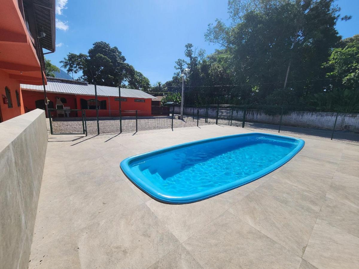 Maranduba Seaside Kitnet: Beachfront Comfort With Pool And Ac Apartamento