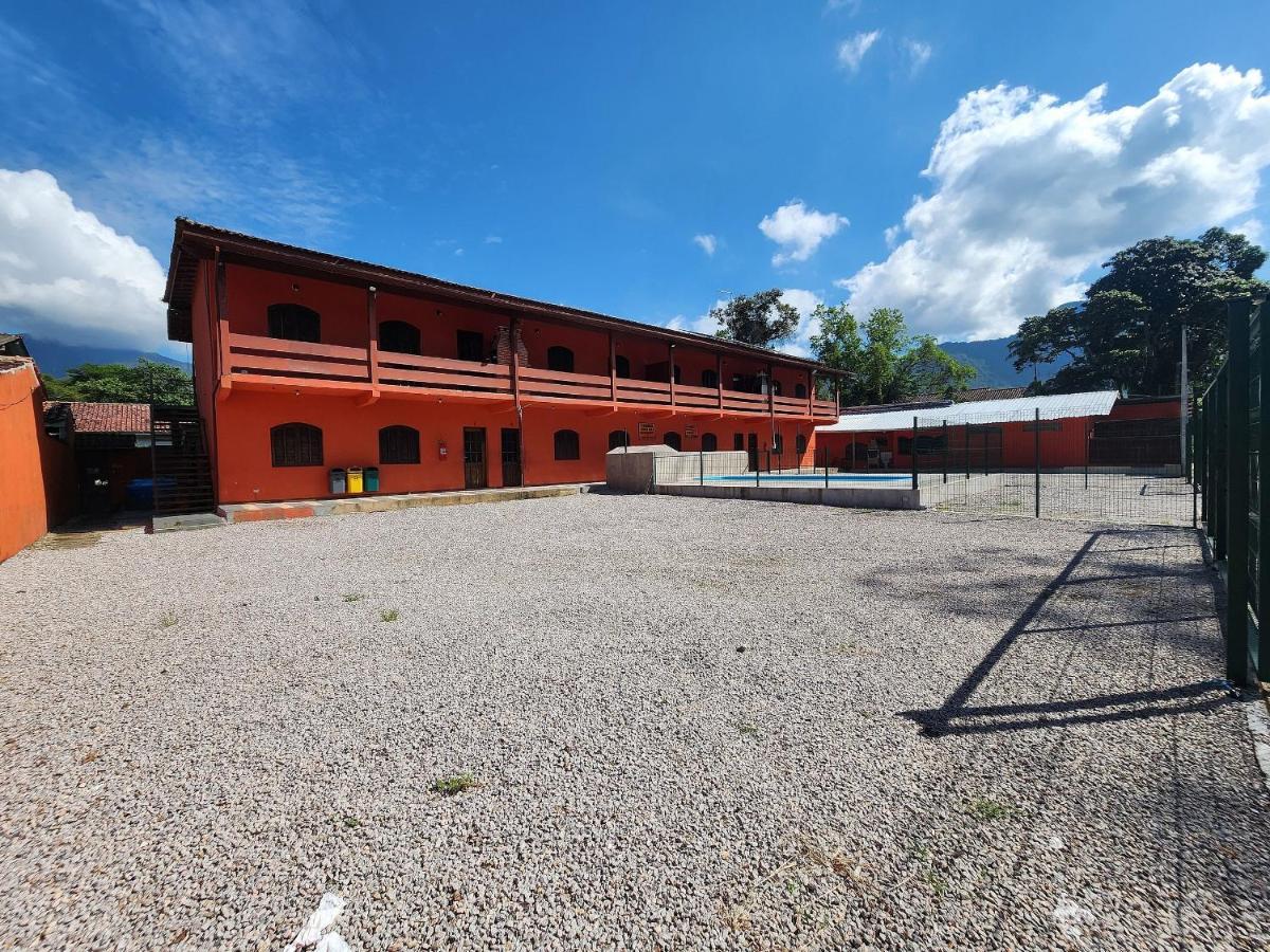 Maranduba Seaside Kitnet: Beachfront Comfort With Pool And Ac Apartamento